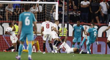 2-3. Karim Benzema marca el tercer gol en el minuto 91.