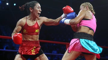 Combate de fondo entre Carolin Krespita Rodriguez (rojo) vs Carolina Alvarez