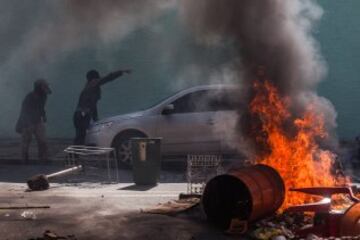 Primera protesta contra el Mundial de fútbol Brasil 2014 registrada en Sao Paulo. en el día en que comienza la competición. Cerca de 150 hombres de la Tropa de Choque de la Policía Militarizada del estado de Sao Paulo dispersaron a un grupo de 50 manifestantes.