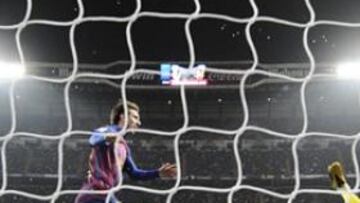 <b>DEMOLEDOR. </b>Leo Messi celebró con muchas ganas el gol que Fàbregas consiguió el pasado 10 de diciembre en el Clásico de Liga (1-3).