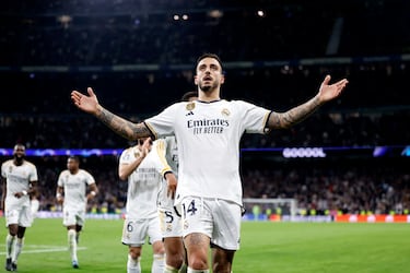 4-2. Joselu celebra el cuarto tanto que marca en el minuto 90+4.