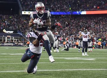 James White aprovechó un magnifico envio de Tom Brady para anotar el primer touchdown de la segunda mitad y poner el marcador en 24 - 13 a favor de los locales. Casi perfecto el drive de Brady con 5 de 6 en pases para recorrer 94 yardas.