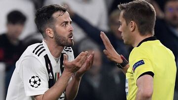Clement Turpin, en el partido entre la Juventus y el Ajax de Ámsterdam.