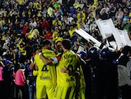 Soccer Football - Liga MX - Club America v Monterrey - Estadio Ciudad de los Deportes, Mexico City, Mexico - February 7, 2026 Club America's Alejandro Zendejas celebrates scoring their first goal with teammates REUTERS/Henry Romero