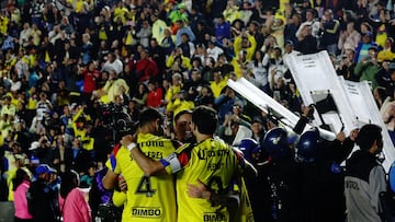 Soccer Football - Liga MX - Club America v Monterrey - Estadio Ciudad de los Deportes, Mexico City, Mexico - February 7, 2026 Club America's Alejandro Zendejas celebrates scoring their first goal with teammates REUTERS/Henry Romero