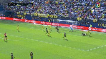 Fue tal el cañonazo de Bakambu que le dobló las manos al portero