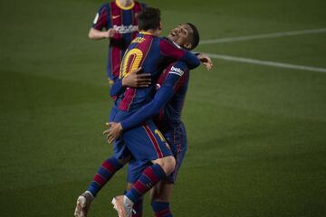 4-2. Ronald Araujo celebró el cuarto gol con Leo Messi.