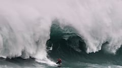 James Carew, surf en Isla Mouro, Santander, Cantabria, el jueves 28 de marzo del 2024.