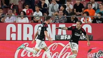 Barja y Rubén Peña celebran el gol del navarro.