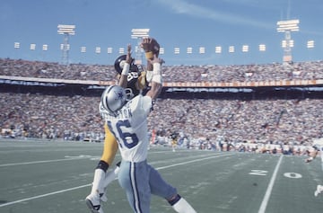 La eterna rivalidad entre el Este de la NFC y el Norte de la AFC llegaba a Miami para la décima edición del Super Bowl. Los Steelers lograron anotar 14 puntos sin respuesta en el último cuarto y ganaron con El touchdown de 64 yardas de Lynn Swann.