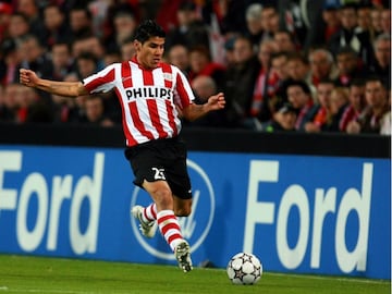 Carlos Salcido jugó con el PSV en la Liga de Holanda donde ganó dos Ligas y una Supercopa de Holanda. Jugó 33 partidos, anotó un gol y dio una asistencia en la temporada 2006-2007.