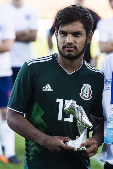 Santos Laguna
Delantero

Inició con los Guerreros, se forjó por varias temporadas en el Tampico Madero y desde este año esta en el primer equipo de Santos.