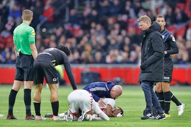 La razón por la que Edson Álvarez no pudo disputar los 90 minutos con Ajax