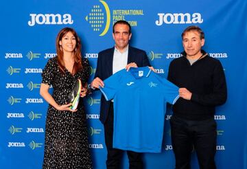 La firma del acuerdo entre la FIP y la marca Joma.