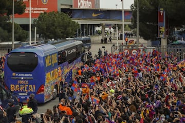 El partido de Champions entre Barcelona y Real Madrid ha batido el récord mundial de asistencia a un partido de fútbol femenino con 91.553 espectadores. El aspecto del Camp Nou era espectacular. 