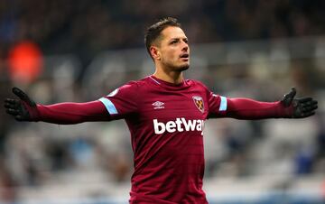 'Chicharito' es una de las grandes figuras de la última época en México. Con el Manchester United alcanzó su mejor momento e incluso le alcanzó para jugar con el Real Madrid, pero el tiempo no perdona. Con el Bayer Leverkusen llegó a costar 25 millones, pero no ha dejado de caer desde entonces.