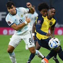 Acuña, primer internacional del Sevilla con problemas físicos