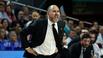 MADRID, 06/06/2023.- El entrenador del Real Madrid Chus Mateo durante el primer encuentro de semifinales de la Liga Endesa disputado entre el Real Madrid y el Joventut de Badalona, este martes en el WiZink Center, en Madrid. EFE/ Juanjo Martín
