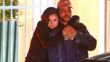 Selena G&oacute;mez y The Weeknd, pillados bes&aacute;ndose. Foto: Twitter