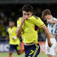 Colombia sabe sufrir: Vence a Argentina y va a la fase final