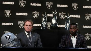 El head coach de Oakland habló con relación al amago del receptor por retirarse de la NFL en caso de no poder usar un casco que ha sido vetado por la liga.