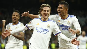 Soccer Football - LaLiga - Real Madrid v Real Sociedad - Santiago Bernabeu, Madrid, Spain - March 5, 2022 Real Madrid&#039;s Luka Modric celebrates scoring their second goal with Casemiro and Eder Militao REUTERS/Juan Medina