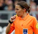 Stéphanie Frappart, primera mujer en arbitrar en la Ligue 1