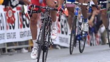 <b>ARROLLADOR. </b>Purito Rodríguez atacó a 200 metros de la línea de meta de Asís, ganó la etapa con autoridad y se vistió con la maglia rosa de líder del Giro de Italia.