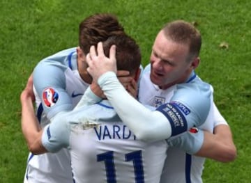 Celebración de los ingleses de su empate ante Gales gracia al gol de Vardy.