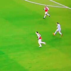 El fútbol se rinde a Bielsa: un equipo de Segunda inglesa haciendo esto ante el Arsenal