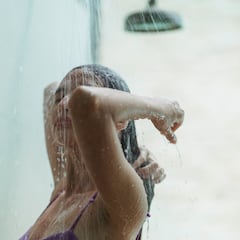 ¿Te duchas por la mañana o por la noche? La ciencia aclara cuándo es mejor