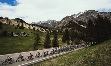 El pelotón durante la 20ª etapa del Giro de Italia.