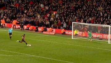 El momento es único, al igual que el lindo festejo con su familia en las tribunas.