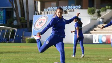 Nailea Vidrio en un entrenamiento con Cruz Azul