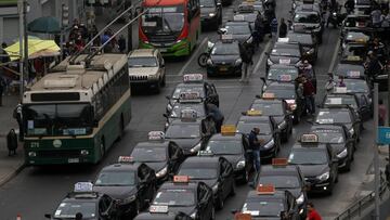 Bono para taxistas, colectiveros y transportistas: monto, cómo postular y quién puede