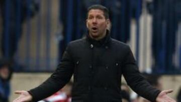 Simeone, durante el partido ante el Granada.