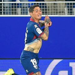 Chimy Ávila se convierte en el ídolo de El Alcoraz