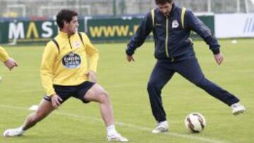 Víctor, junto a Salomao, durante el primer entrenamiento con el Deportivo.