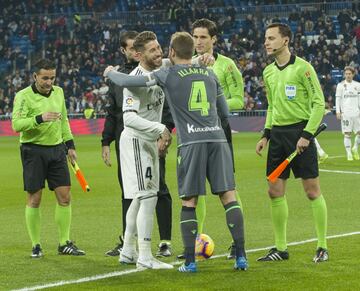 Saludo de los capitanes  Sergio Ramos e Illarramendi 