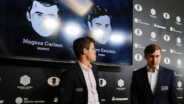 Magnus Carlsen, (L) Norwegian chess grandmaster, and current World Chess Champion and Sergey Karjakin, Russian chess grandmaster exit the room after attending a press conference on November 10, 2016, in New York.   / AFP PHOTO / EDUARDO MUNOZ ALVAREZ