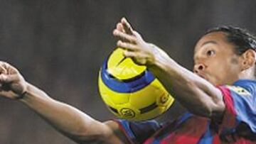 <b>PREMIADO. </b>Ronaldinho sigue recogiendo premios, esta vez de los libios.