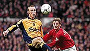 BAJO PRESIÓN. Hyypia llegó al Liverpool procedente del Willem II, donde llegó con la difícil misión de hacer olvidar a Stam. El finlandés nunca decepciona.