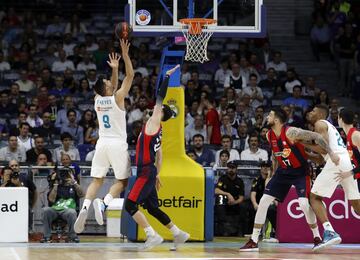 Tornike Shengelia y Felipe Reyes. 