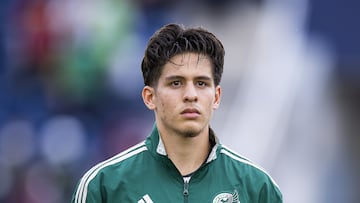 Chivas Guadalajara have announced the signing of 19-year-old winger Torres, who is a graduate of the Los Angeles FC youth academy.