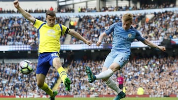 El Manchester City falla dos penaltis y tropieza ante el Everton