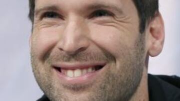 Petr Cech, portero del Chelsea, en rueda de prensa.