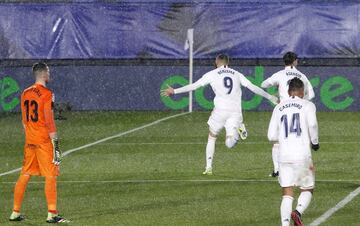 1-0. Karim Benzema celebró el primer gol.