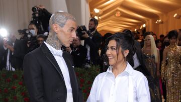 Kourtney Kardashian y Travis Barker tuvieron una boda falsa en Las Vegas, pero la pareja se ha casado oficialmente este domingo en Santa Bárbara.