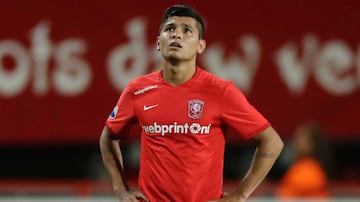 El famoso Tecatito tuvo su primera oportunidad en el Viejo Continente con el Twente de Holanda, donde se convirtió en una pieza muy importante del equipo y con ello se ganó la confianza de los entrenadores tanto del club como de la Selección Mexicana