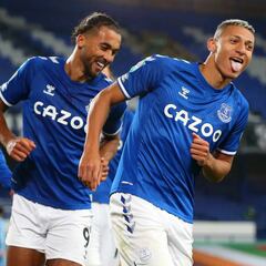 James responde y Everton avanza a cuartos de final